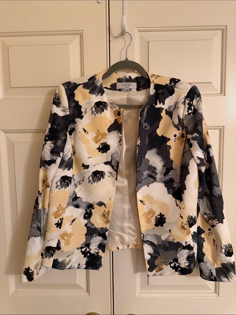 Kasper Floral Open-Front Blazer in Cream, Black & Gold